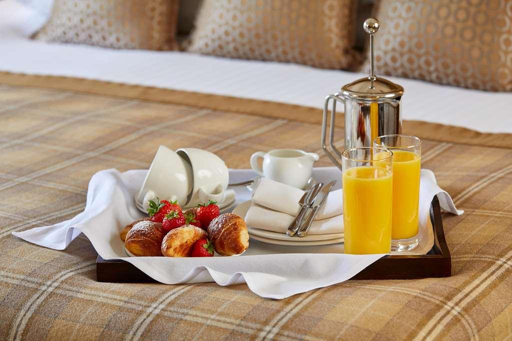Macdonald Forest Hills & 4*